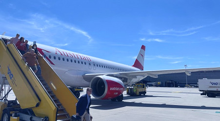 Review: Austrian Airlines A320 Economy London Heathrow to Vienna - The  Aircraft King